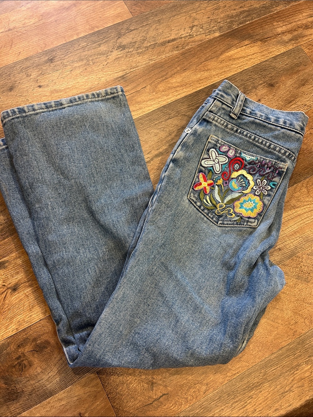 Arizona Jean Company Light Blue Straight-Leg Jeans with Embroidered Back Pocket